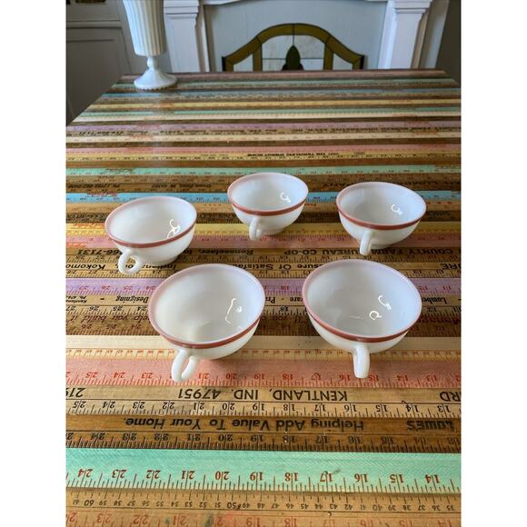 Vintage Set of 5 Pyrex Cups Mugs Milk glass with Flamingo Red Stripe USA - Picture 1 of 12
